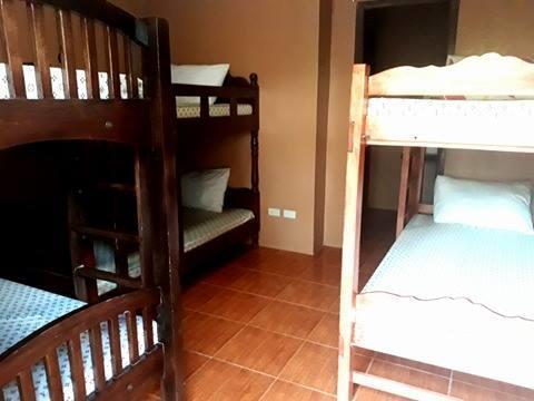 Bognot Lodge : Alvin Bognot Mt Pinatubo Guesthouse And Tours Santa Juliana Exterior foto